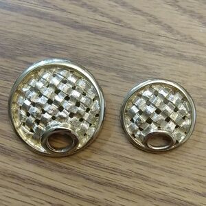 Sarah Coventry Gold Tone Basket Weave Round Brooch Set of 2